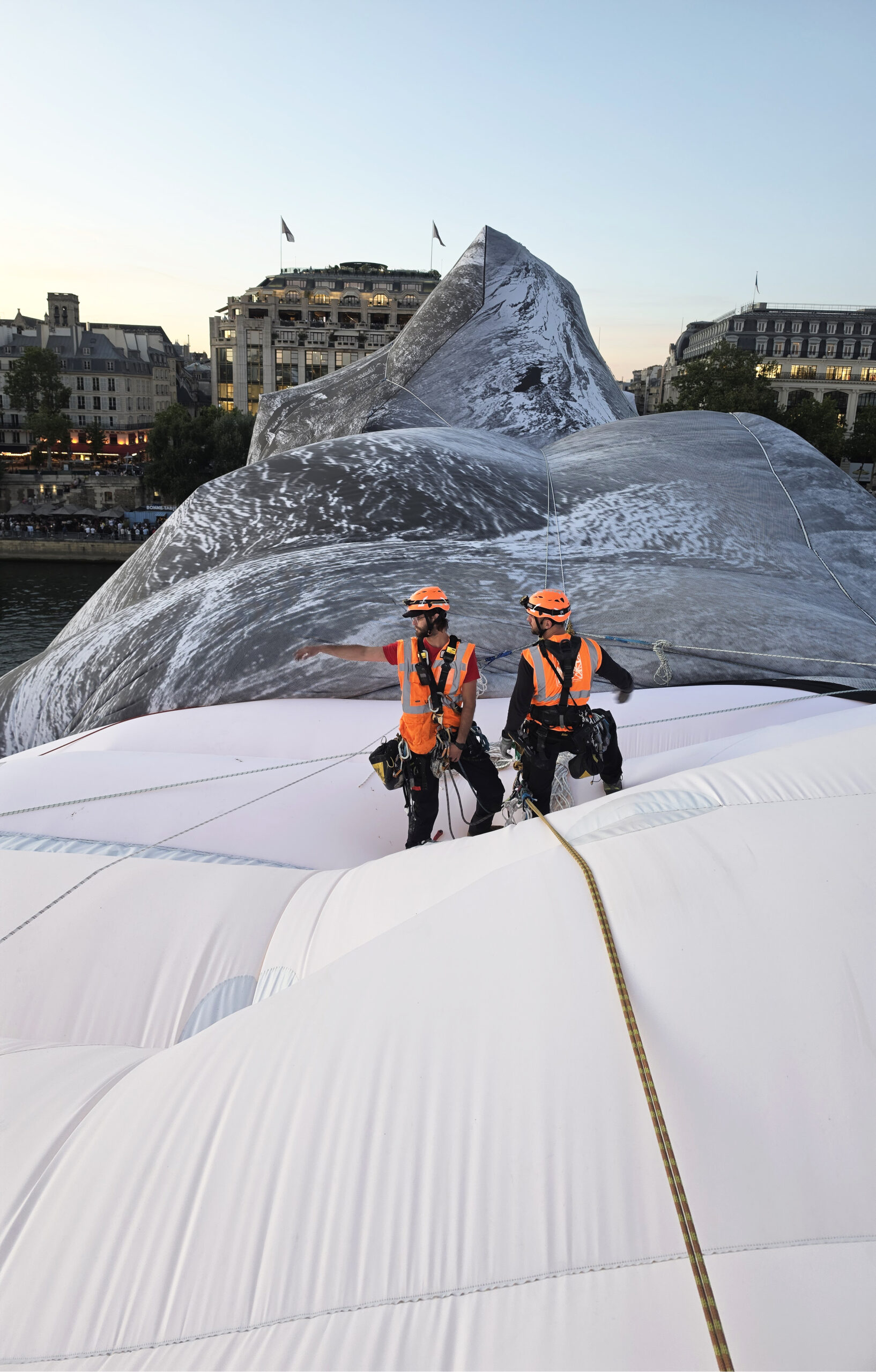 ADRÉNALINE intervient sur le Pont-Neuf à Paris après les intempéries